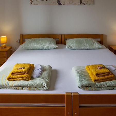 Sea View Retreat With 170Mbps Wifi And Sunny Balcony Apartment คาสตาฟ ภายนอก รูปภาพ