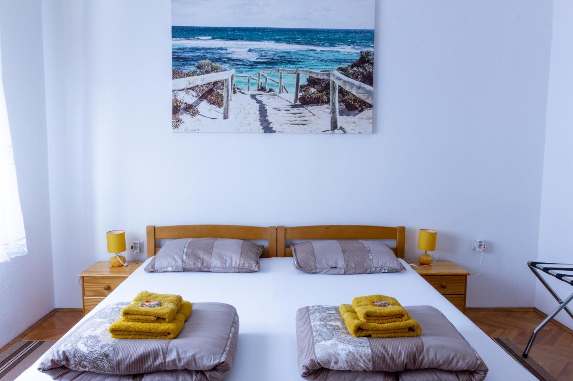 Sea View Retreat With 170Mbps Wifi And Sunny Balcony Apartment คาสตาฟ ภายนอก รูปภาพ