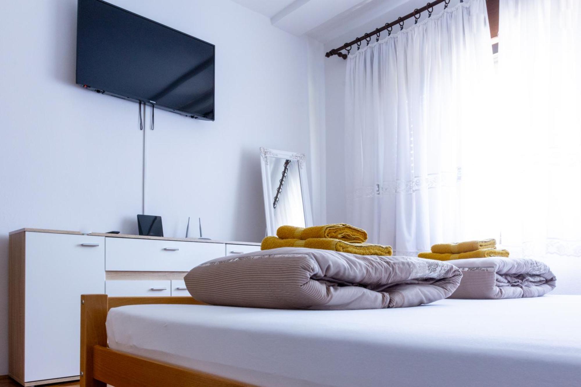 Sea View Retreat With 170Mbps Wifi And Sunny Balcony Apartment คาสตาฟ ภายนอก รูปภาพ