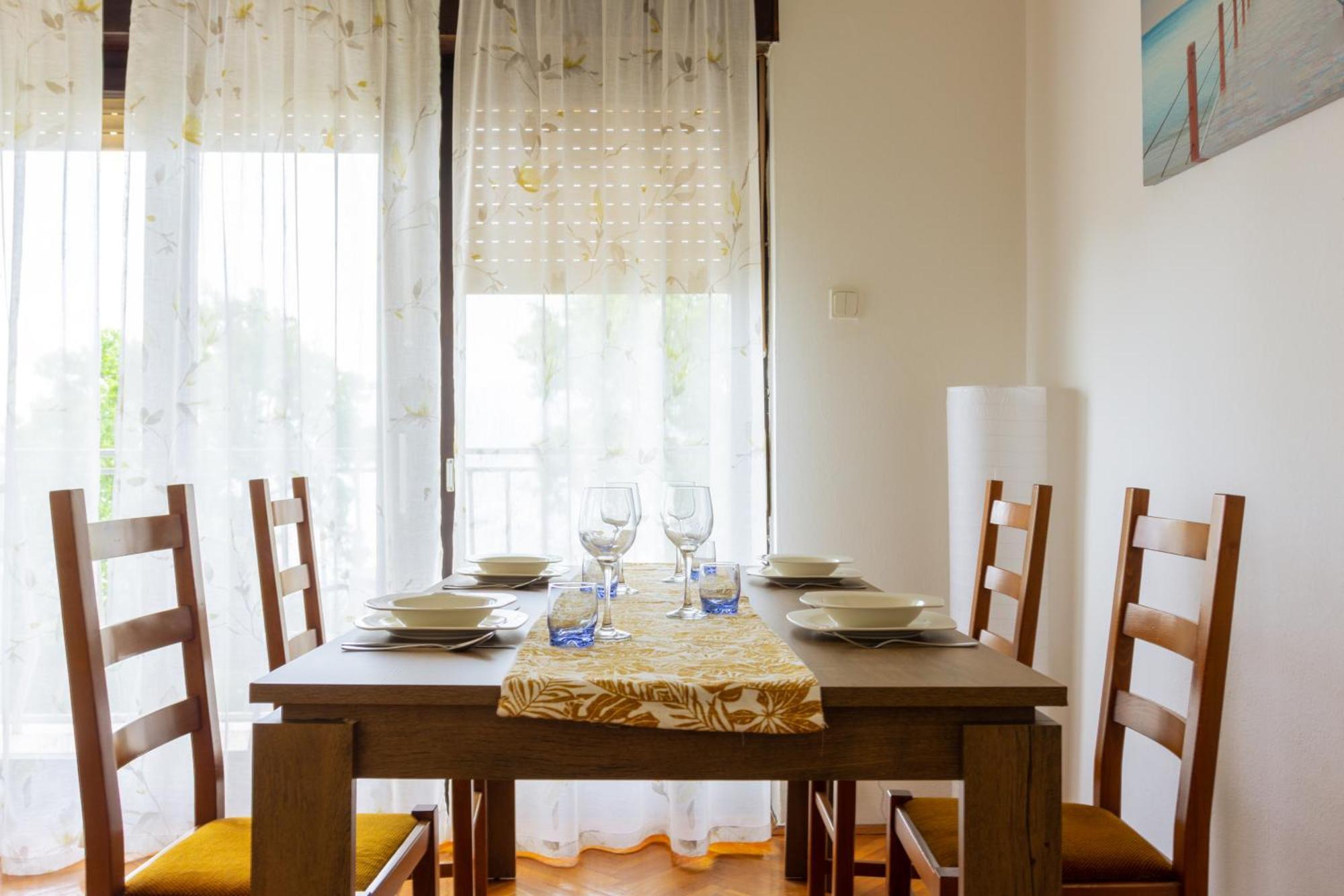 Sea View Retreat With 170Mbps Wifi And Sunny Balcony Apartment คาสตาฟ ภายนอก รูปภาพ