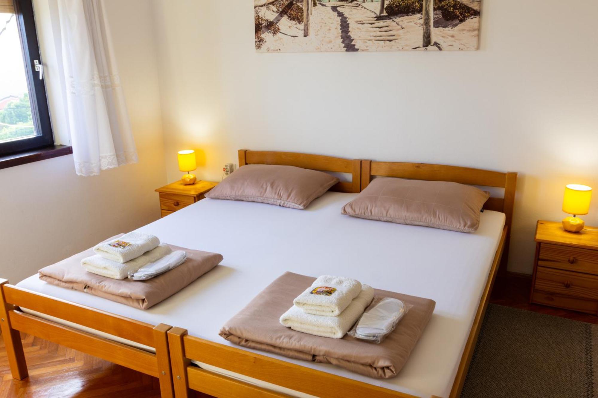 Sea View Retreat With 170Mbps Wifi And Sunny Balcony Apartment คาสตาฟ ภายนอก รูปภาพ