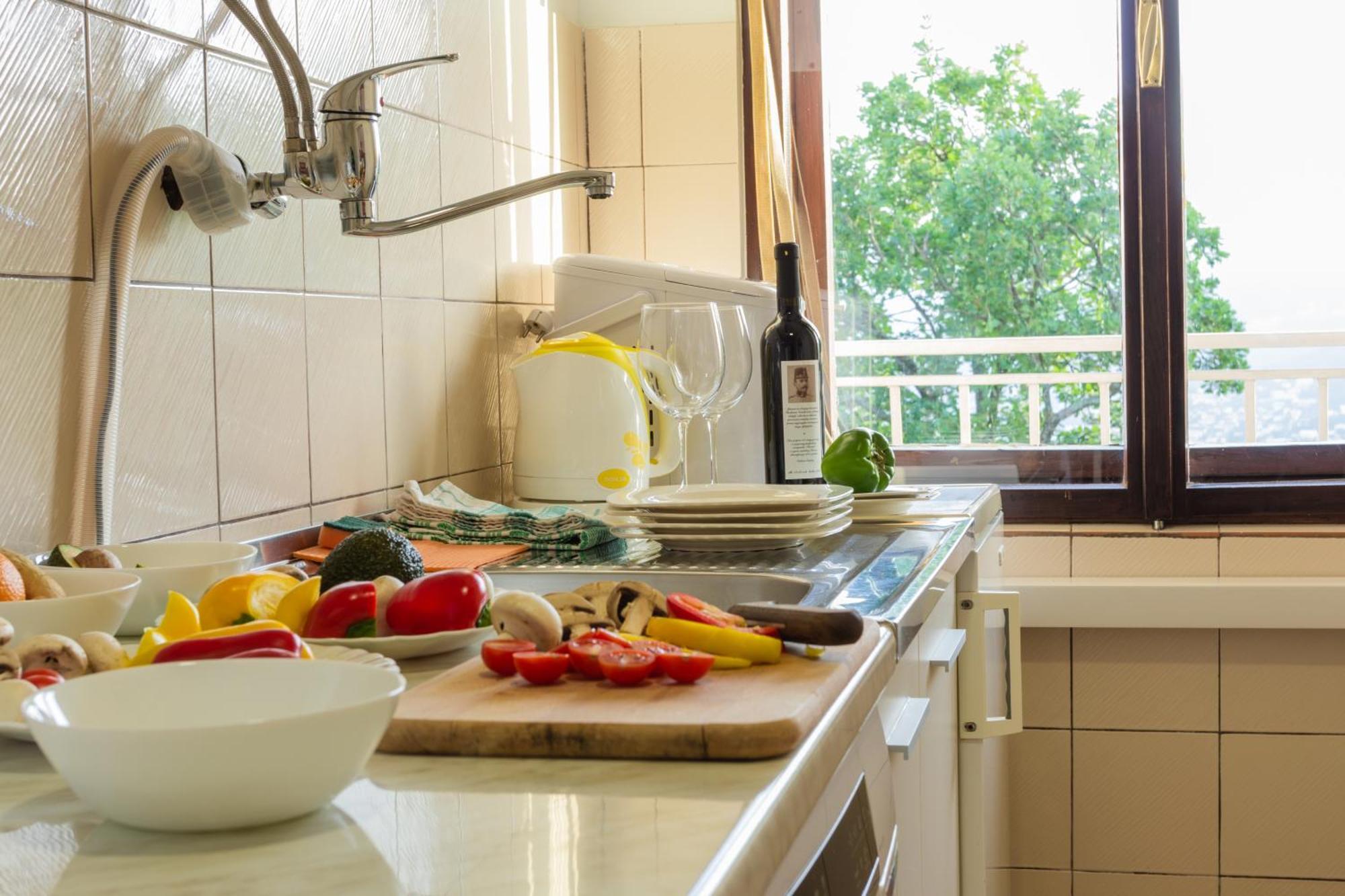 Sea View Retreat With 170Mbps Wifi And Sunny Balcony Apartment คาสตาฟ ภายนอก รูปภาพ