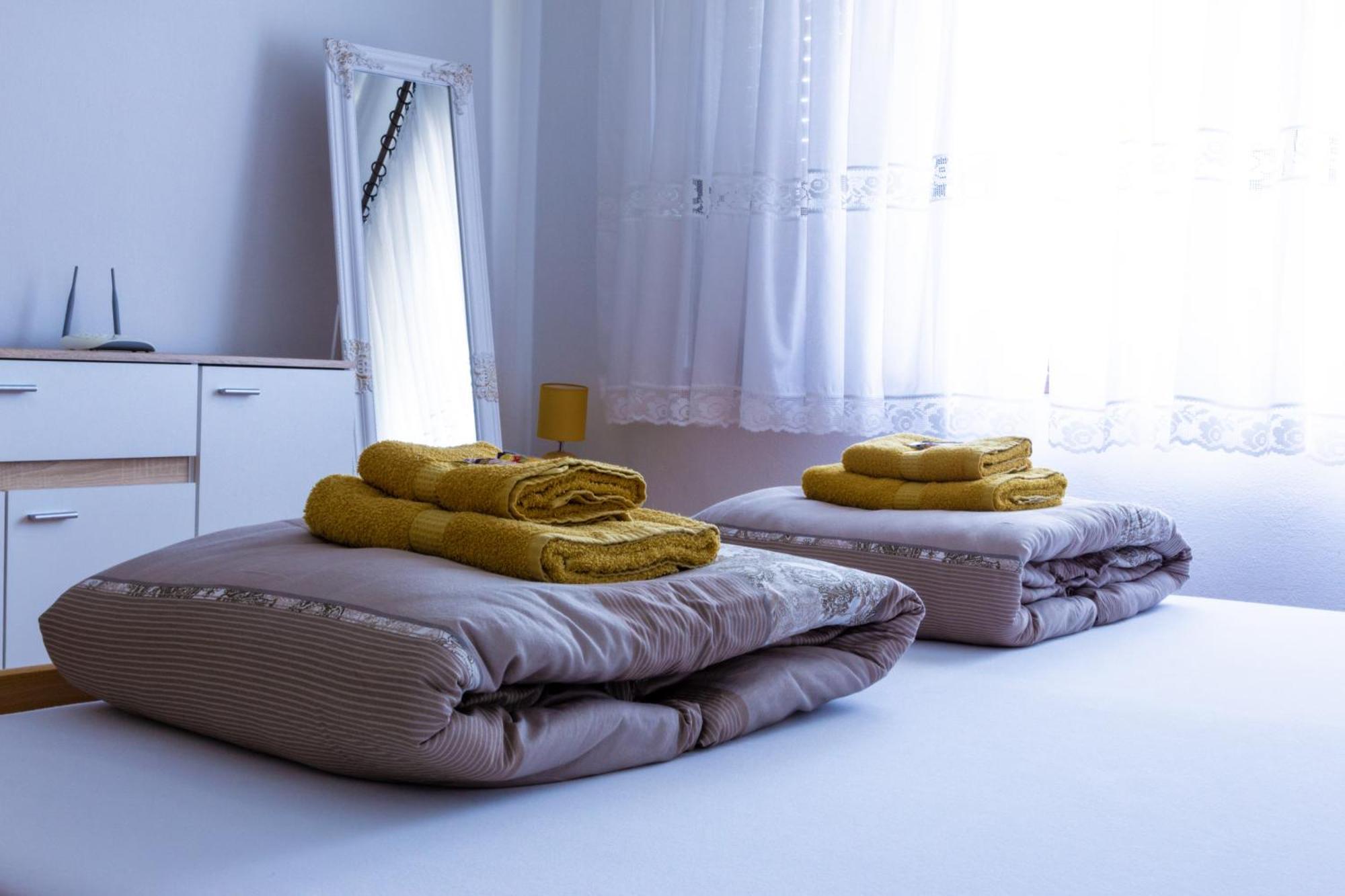 Sea View Retreat With 170Mbps Wifi And Sunny Balcony Apartment คาสตาฟ ภายนอก รูปภาพ