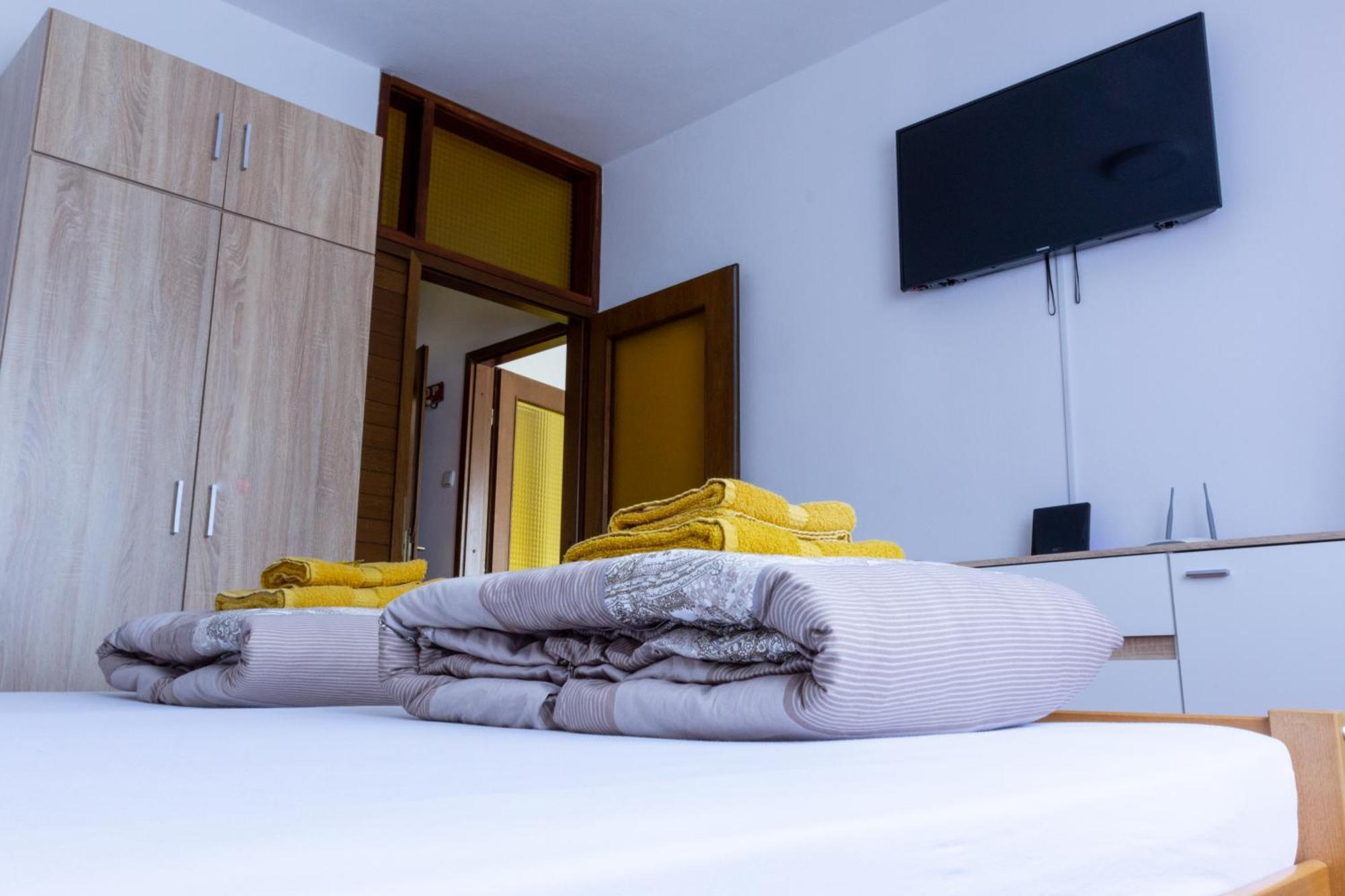 Sea View Retreat With 170Mbps Wifi And Sunny Balcony Apartment คาสตาฟ ภายนอก รูปภาพ