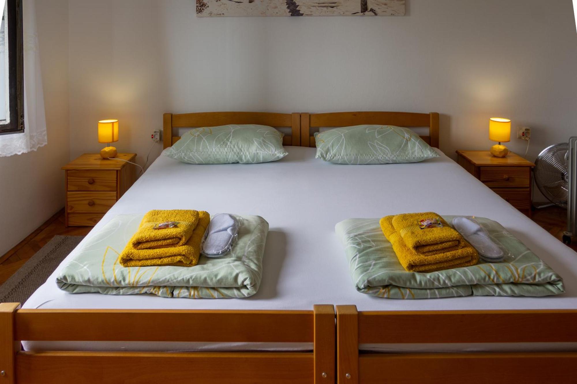 Sea View Retreat With 170Mbps Wifi And Sunny Balcony Apartment คาสตาฟ ภายนอก รูปภาพ