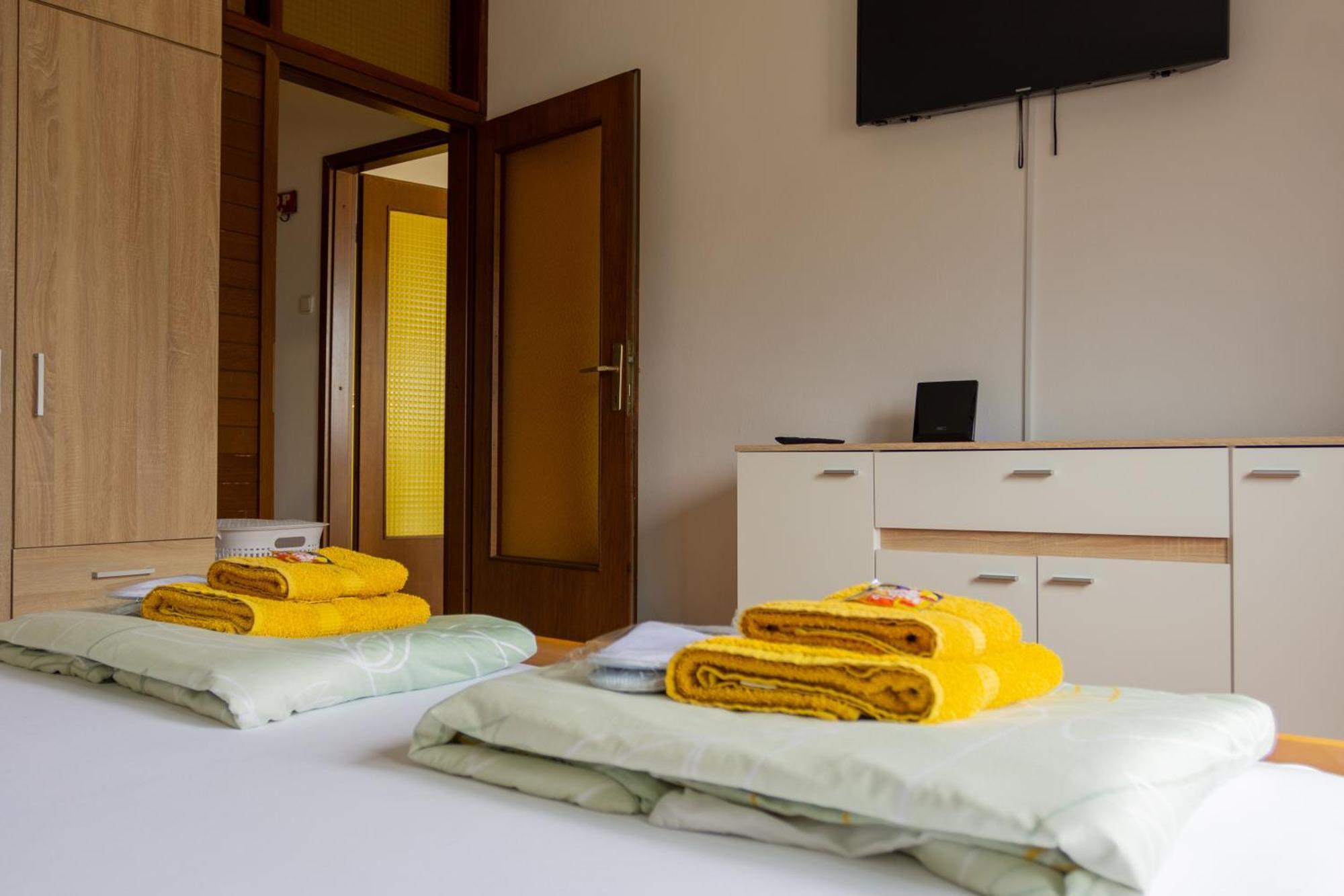 Sea View Retreat With 170Mbps Wifi And Sunny Balcony Apartment คาสตาฟ ภายนอก รูปภาพ