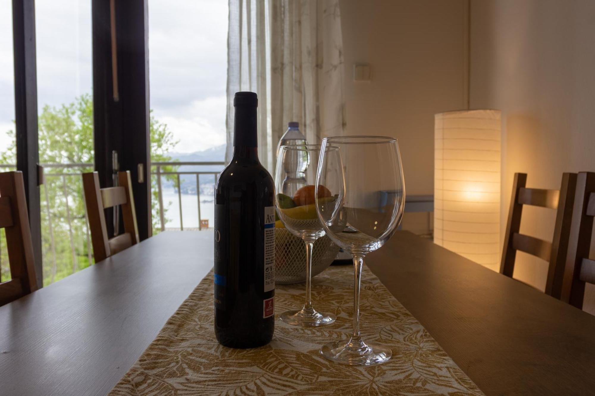 Sea View Retreat With 170Mbps Wifi And Sunny Balcony Apartment คาสตาฟ ภายนอก รูปภาพ