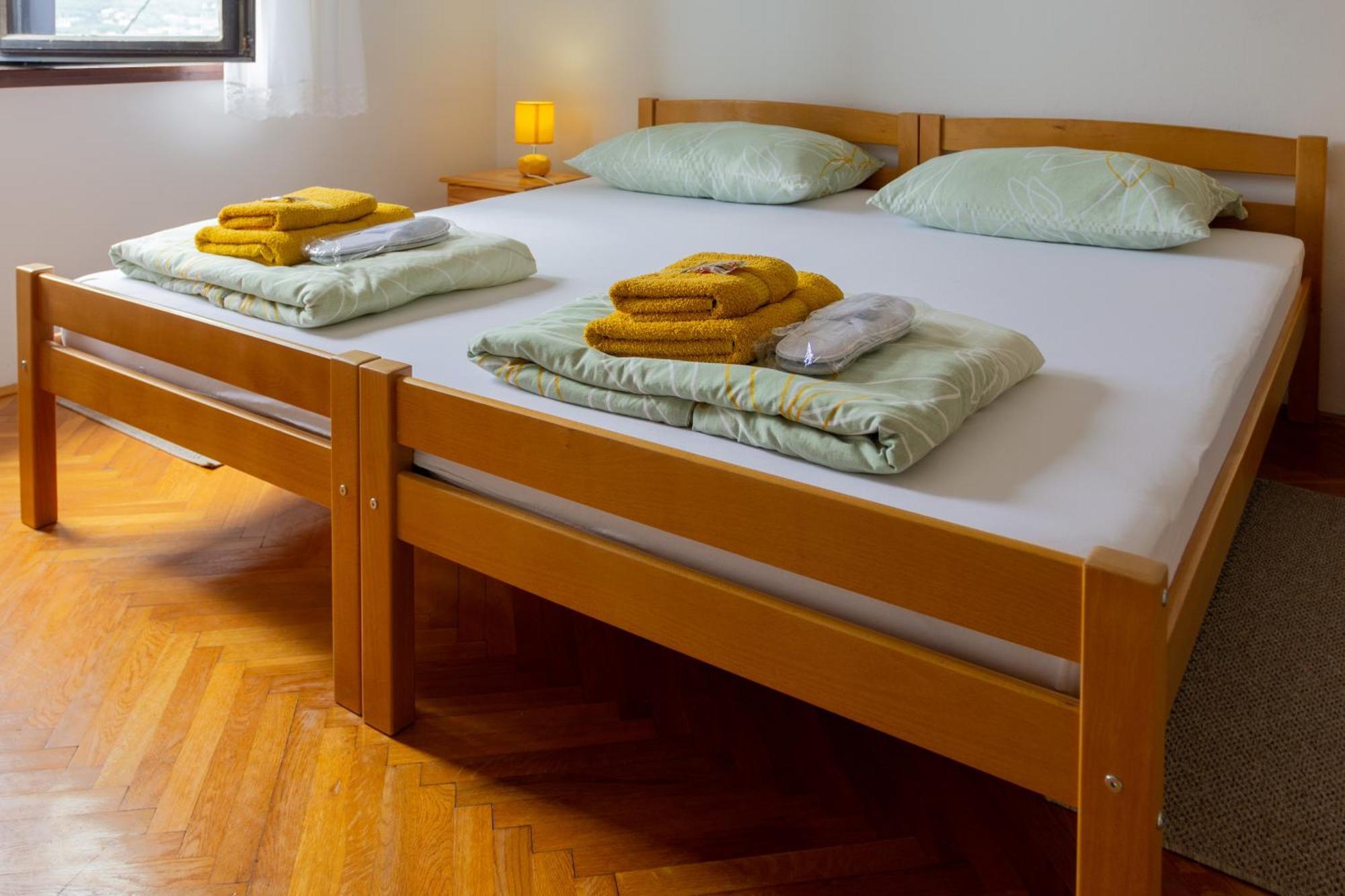 Sea View Retreat With 170Mbps Wifi And Sunny Balcony Apartment คาสตาฟ ภายนอก รูปภาพ